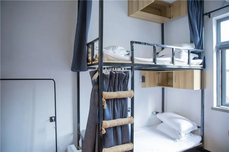 Zeako Youth Hostel