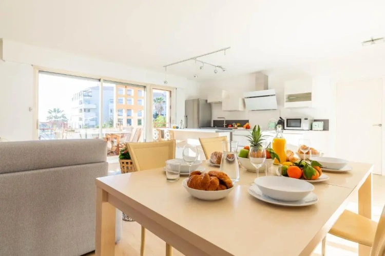 2 Bedrooms Apartment
