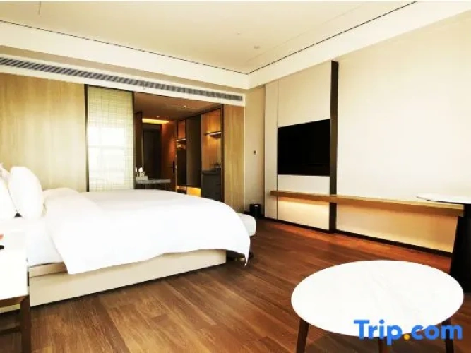 Standard Double room with street view
