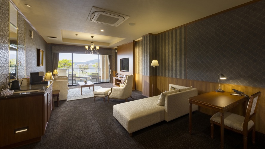 Quadruple Suite
