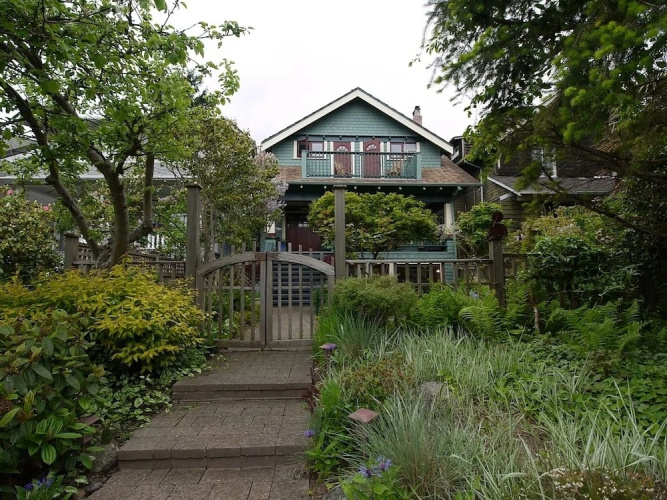 A Suite at Kitsilano Cottage