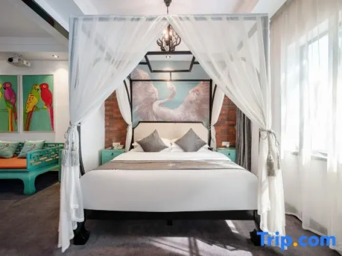 Deluxe Suite with balcony
