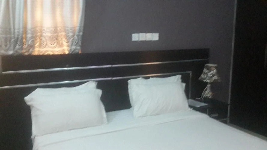 Pine Crest Exclusive Hotel & suite