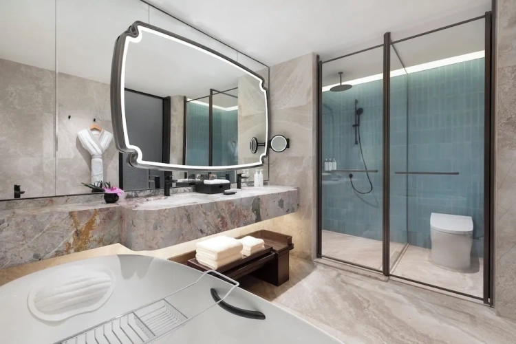 1 Bedroom Club Suite with garden view