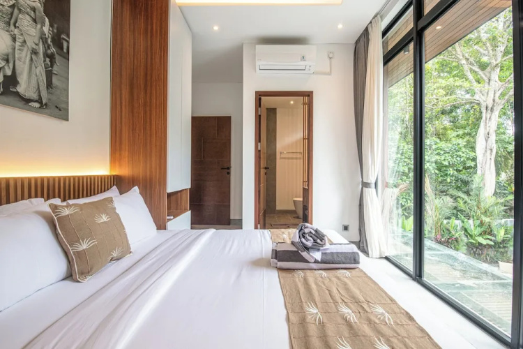 Stylish 5BR Designer Villa, 400m to the Ocean