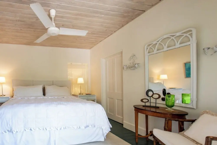 Captain'S Quarters: Restored Waterfront Home With Sunset Views
