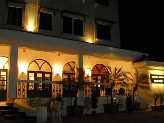 Silver Sands Hideaway Hotel
