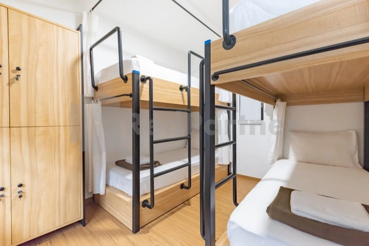 Standard Sextuple Family room