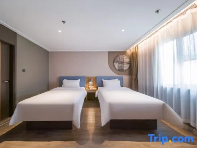 Standard Double room with street view