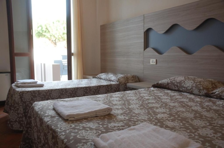 Standard Triple room with balcony