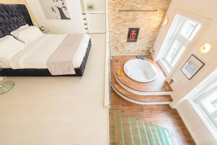 ANDRASSY 6 JACUZZI Suites