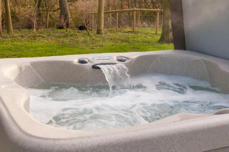 The Cabin with Hot Tub