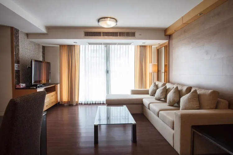 3A - 2 Bedroom Downtown Apartment With Shared Pool