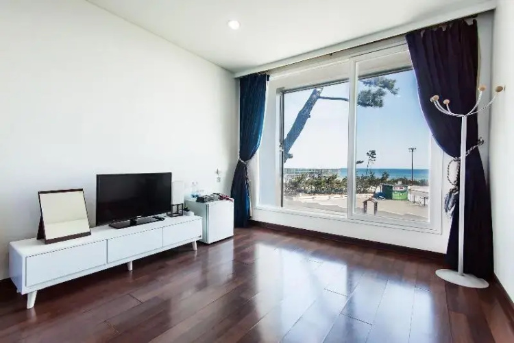 Pinebeach Hotel