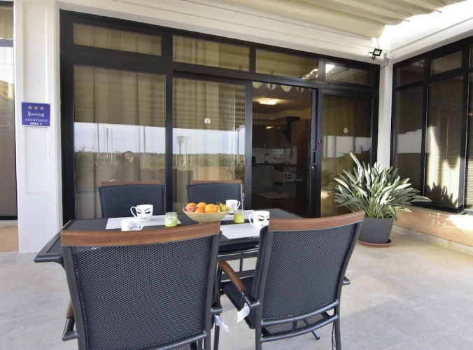 1 Bedroom Apartment with garden view