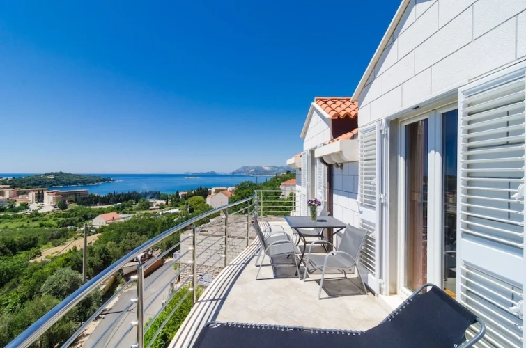 2 Bedrooms Apartment with balcony