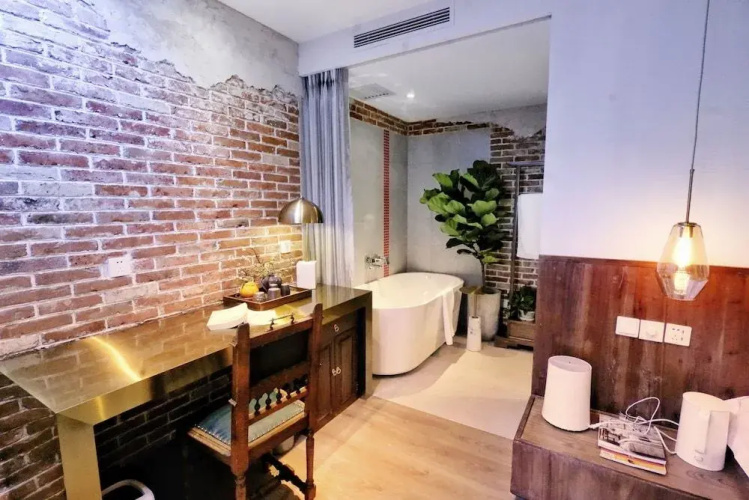 HongYi Home - Snug Suite