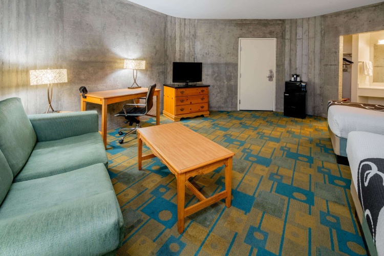 La Quinta Inn & Suites by Wyndham Irvine Spectrum photo 7