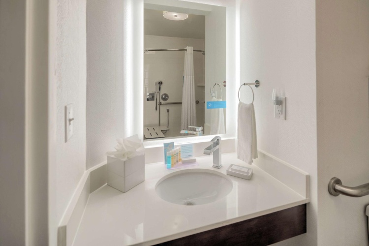 Mobility/Hearing Accesssible Double room