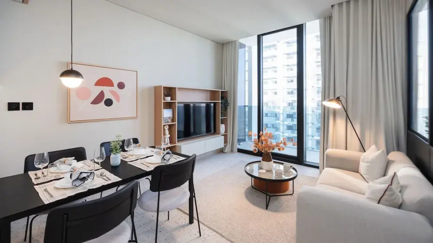 Charming 1BR w Balcony in Business Bay