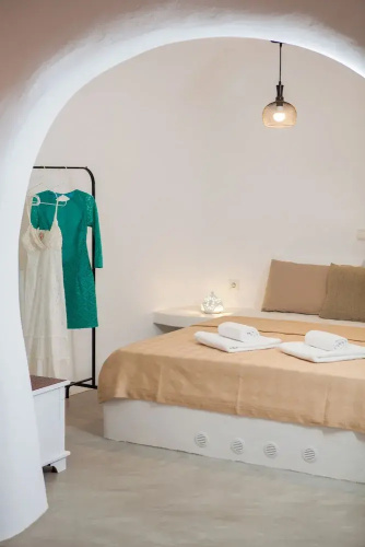 Finikia Oia Suites