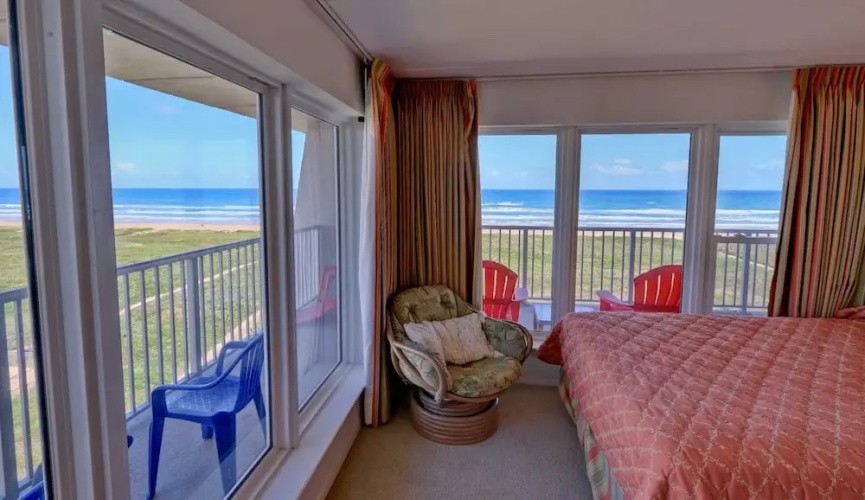 Edgewater 507 Minium 3 Bedroom Condo by RedAwning