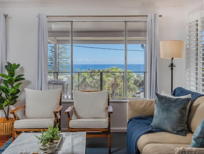 3 Bedrooms Cottage with balcony