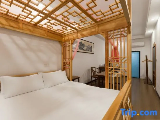 Deluxe Double Suite with courtyard view