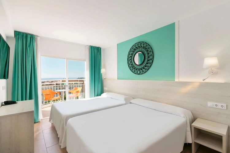 Double room with pool view
