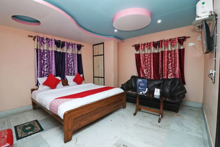 OYO 16627 Xpress Inn