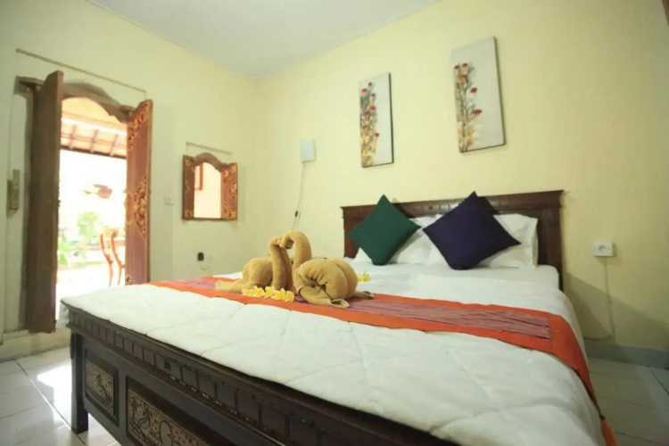 Liang House and Hostel