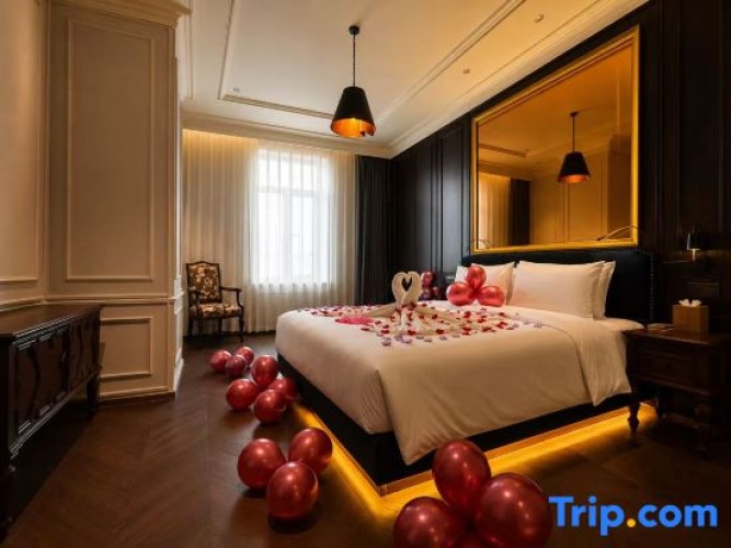 Standard Double room with street view