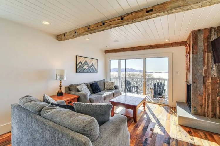 2 Mi to Beech Mtn: Fully Remodeled Condo w/ Patio!