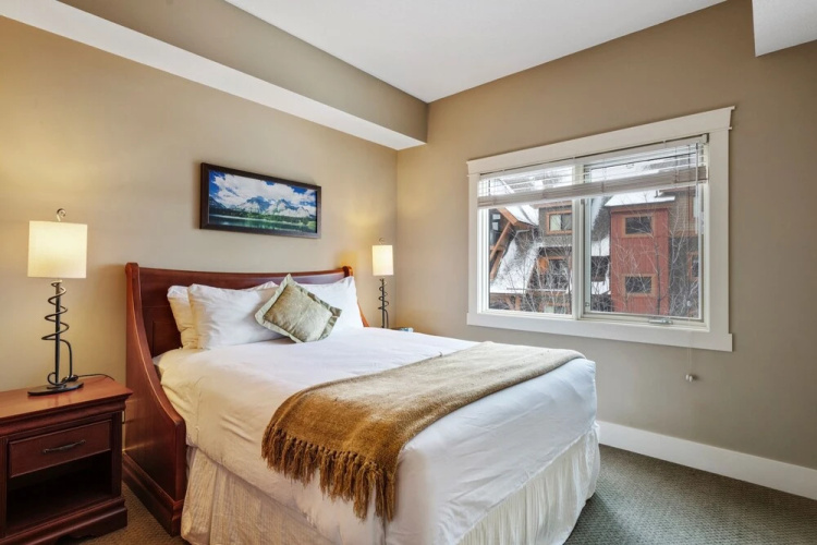 Exquisite 2BR/2BTH Luxury Condo with Mountain View