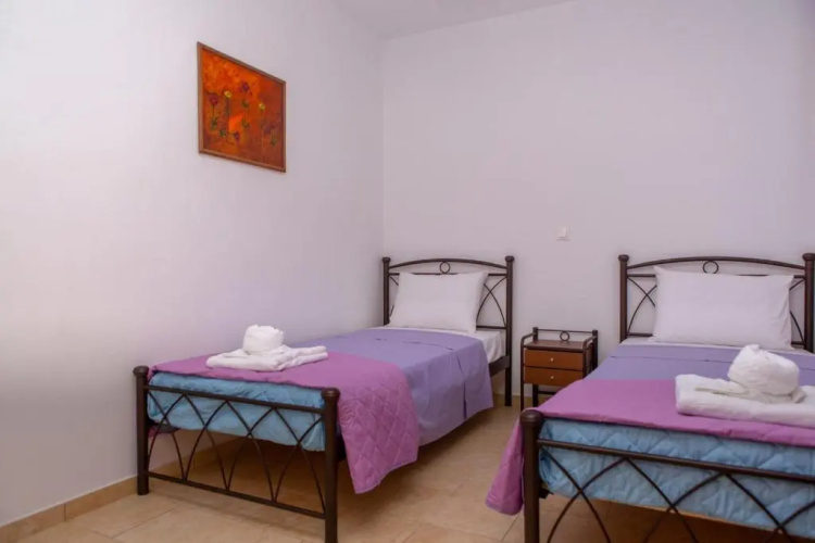 Apiranthian house II (3 BDRM)