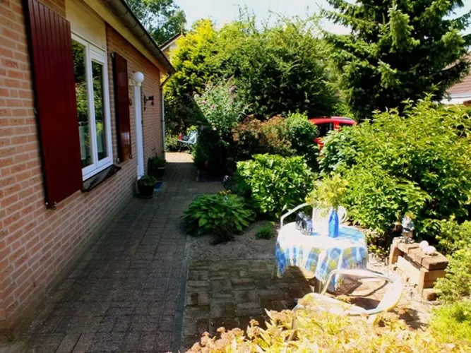 Lush Bungalow in Beek Gem Montferl& with Hot Tub
