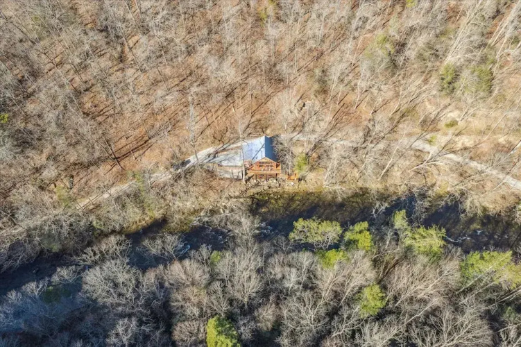 Very Secluded Breathtaking Riverfront Game Room
