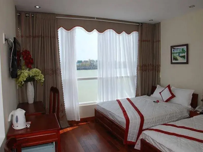 New Moon Hotel