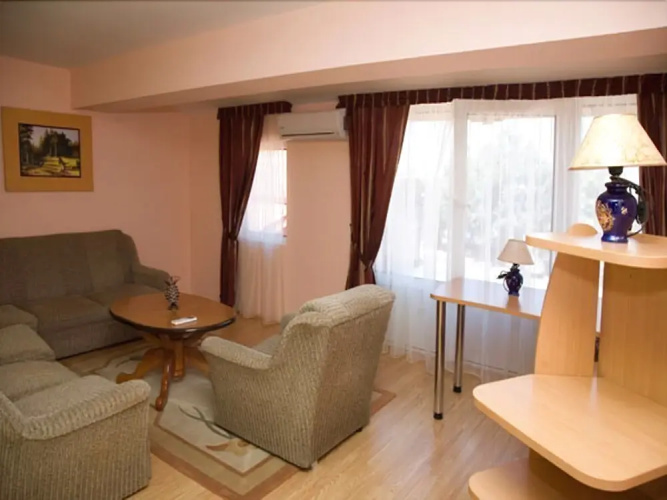 Hotel Uni Palas