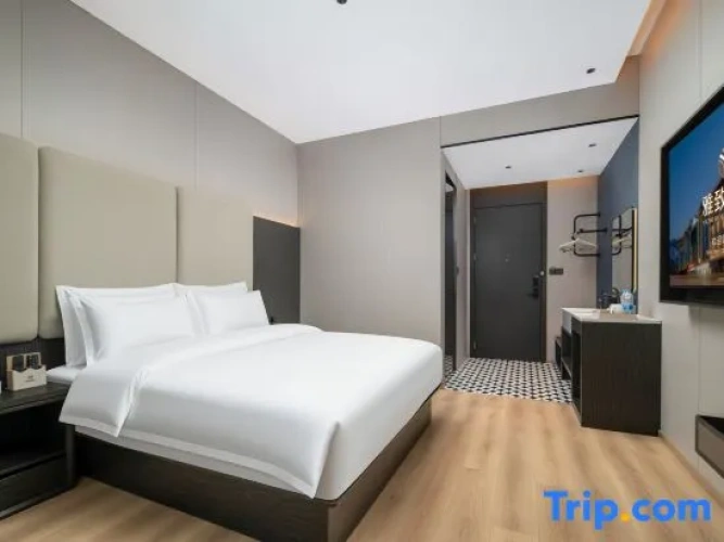 Standard Double room with street view