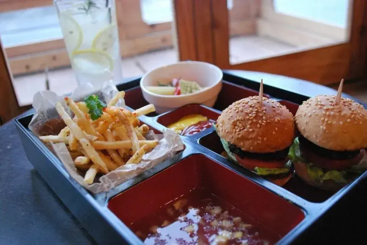 Cafe & Guest House SLAMs DUNKBURGER - Hostel