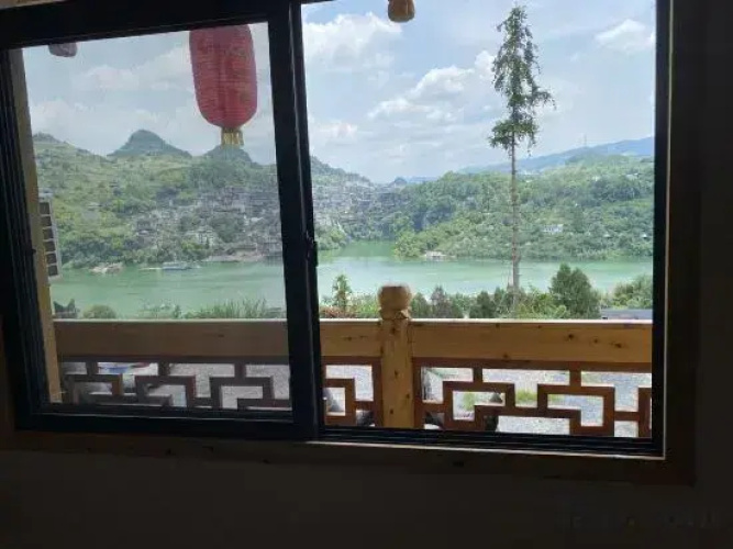 Linjiang Waterfall Viewing Inn