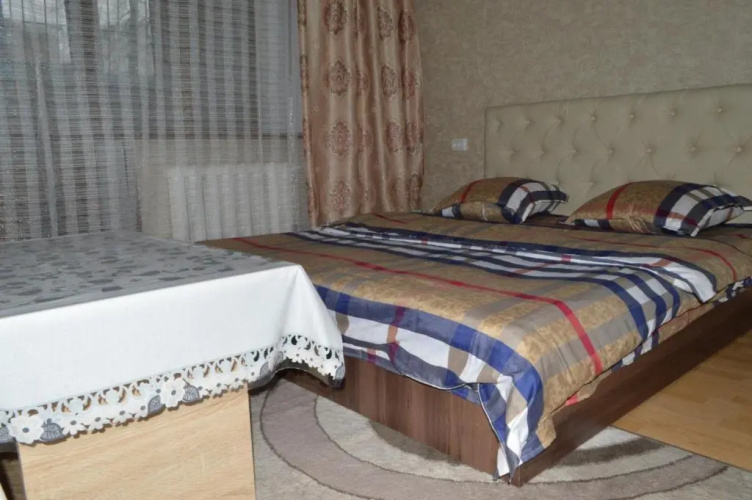 Apartment on Toktogula, 93