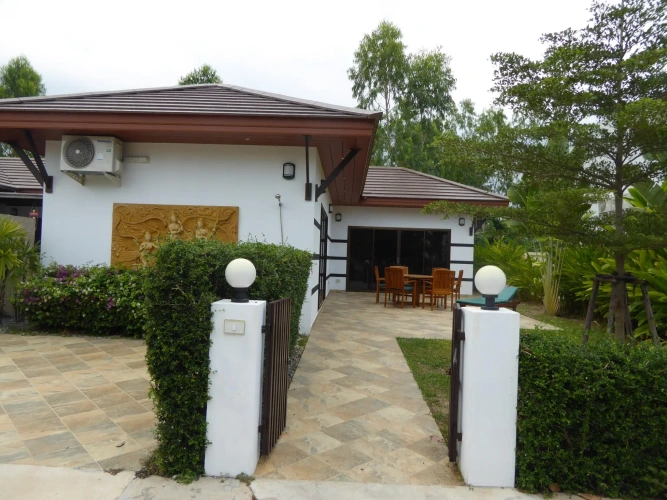 3 Bedrooms Standard Double room with garden view