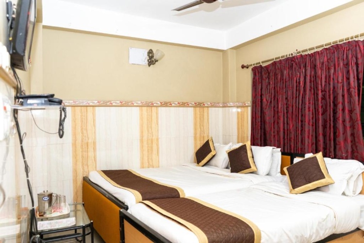 Standard Triple room