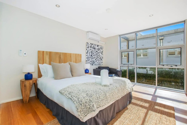 Sun-filled Loft With Balcony 1 street from Beach