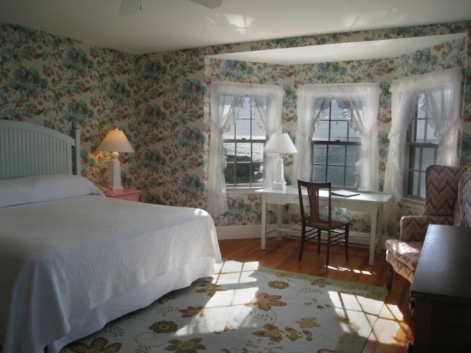 The Colony Hotel