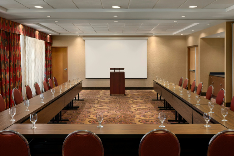 Hampton Inn & Suites by Hilton Langley-Surrey photo 20