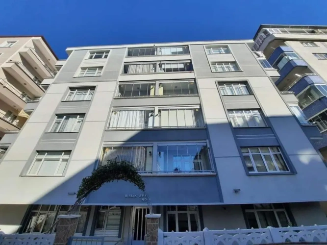 3 Bedrooms Apartment