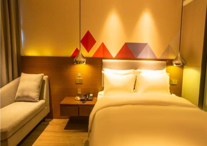 Standard Double room with street view